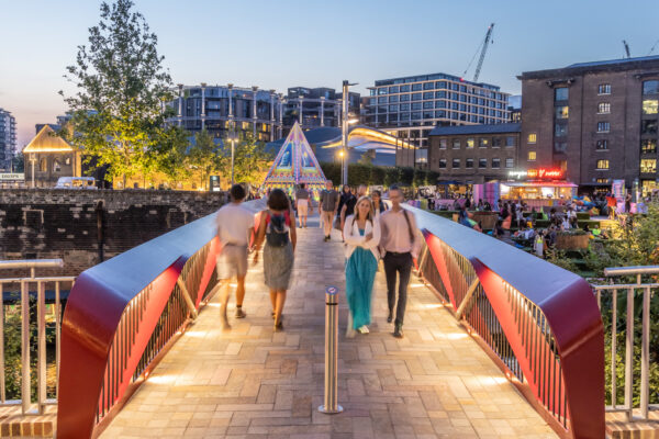The Esperence footbridge between Granary Square and Goodsway on a summer evening in King's Cross